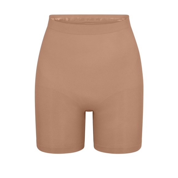 Skims Mid Thigh Short (in Sienna) - Picture 3 of 5